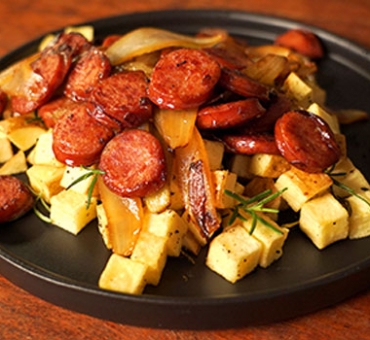 Image da receita: Linguiça Blumenau com batata